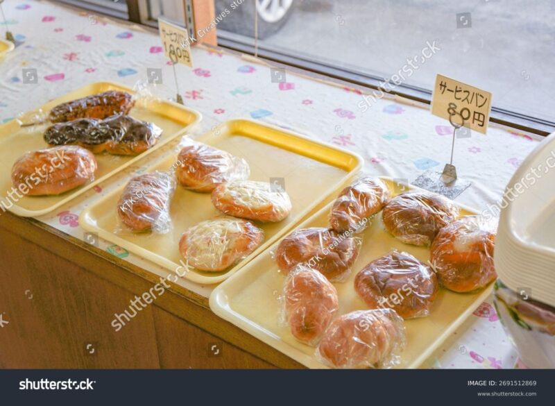 トレイの古い型のパン屋の棚